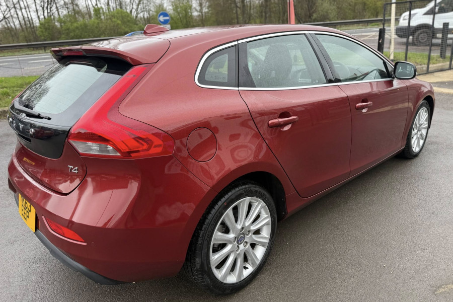 Volvo V40 